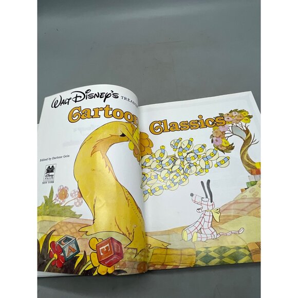 Wat Disney's treasury of cartoon classics hardcover book 1981English READ - Picture 2 of 4